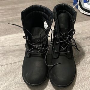 Black timberland boots